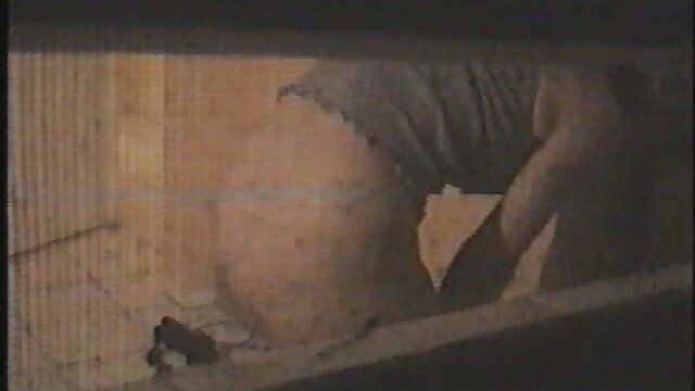 Ella está videos caseros de trans cachonda sola en casa