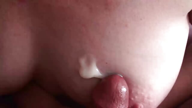 Elsa Jean masajeando a Tyler Nixon antes ver video xxx casero de chupar su gran polla